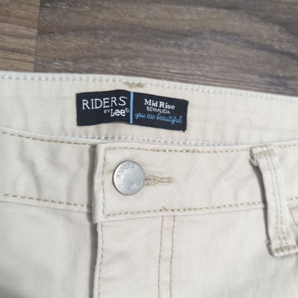 Riders by Lee shorts womens size 35" Mid rise Bermuda tan inseam 10.5 F19